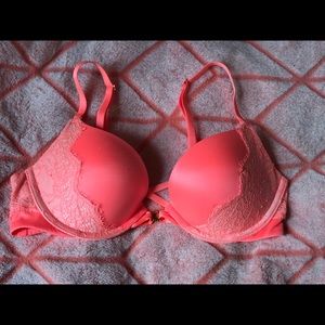 Victoria’s Secret Very Sexy push-up 34B